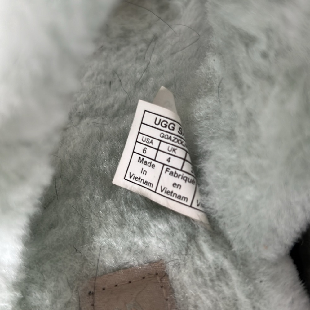 Ugg Slipper - image 5